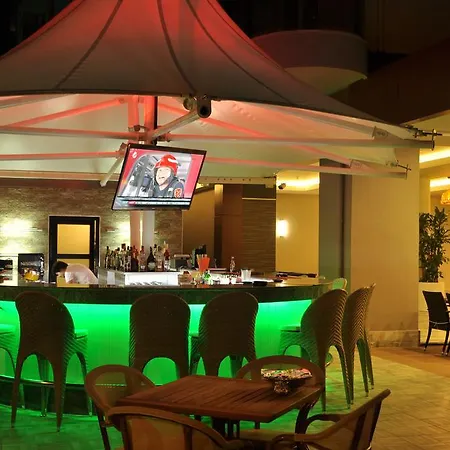 Vega Aparthotel 4*
